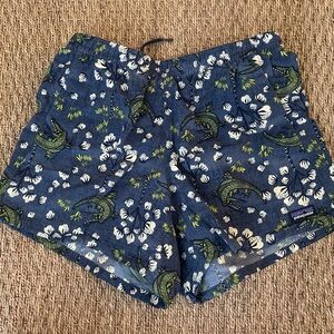 Patagonia baggies shorts Alligator Print women’s small